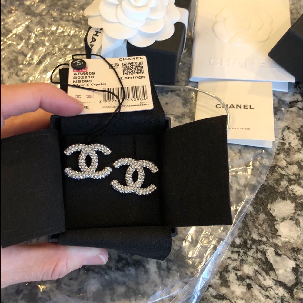 ❌SOLD❌Chanel XL 21C Crystal Earrings NEW wreceipt! - Picture 8 of 13